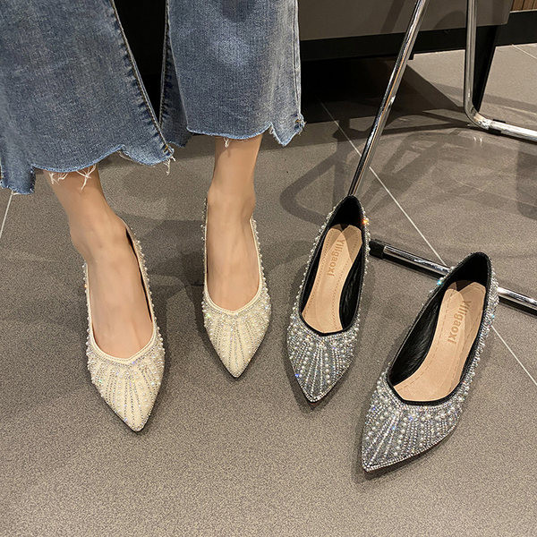 Μοντέρνα γυναικεία παπούτσια με πέρλες και λεπτό τακούνι 7 εκ