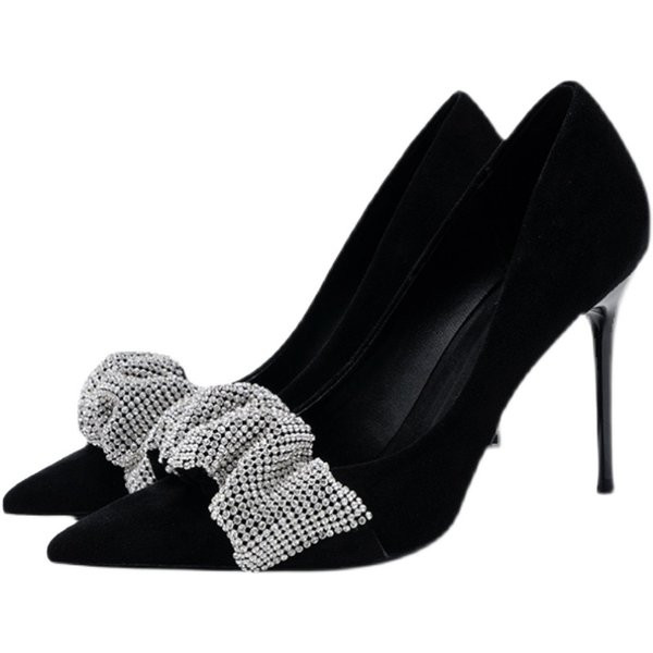 Μοντέρνα  γυναικεία παπούτσια με διακοσμητικές πέτρες και λεπτά τακούνι