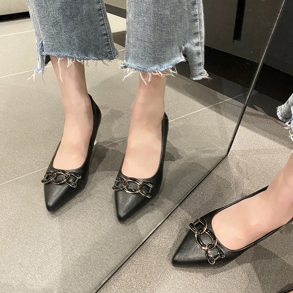 Γυναικεία παπούτσια από οικολογικό δέρμα με λεπτό τακούνι 6 εκ