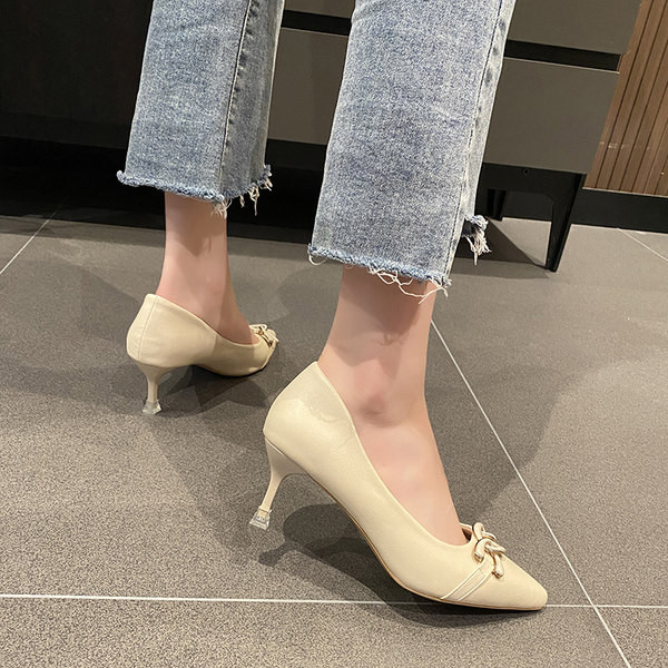 Γυναικεία παπούτσια από οικολογικό δέρμα με λεπτό τακούνι 6 εκ