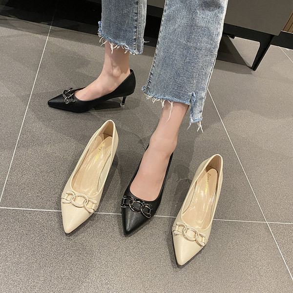 Γυναικεία παπούτσια από οικολογικό δέρμα με λεπτό τακούνι 6 εκ