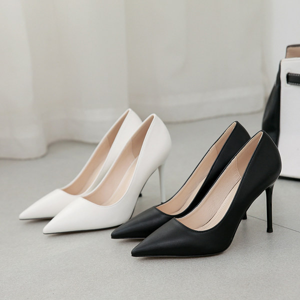 Κλασικό μοντέλο γυναικεία παπούτσια από οικολογικό δέρμα με ψηλό τακούνι 