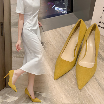 Μοντέρνα παπούτσια από οικολογικό σουέτ μυτερό μοντέλο με ψηλό τάκουνι