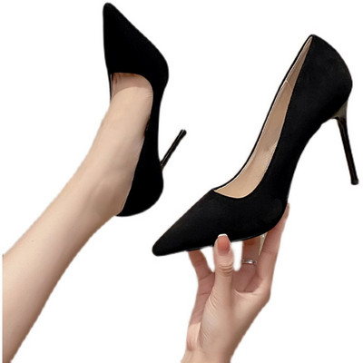 Μοντέρνα παπούτσια από οικολογικό σουέτ μυτερό μοντέλο με ψηλό τάκουνι