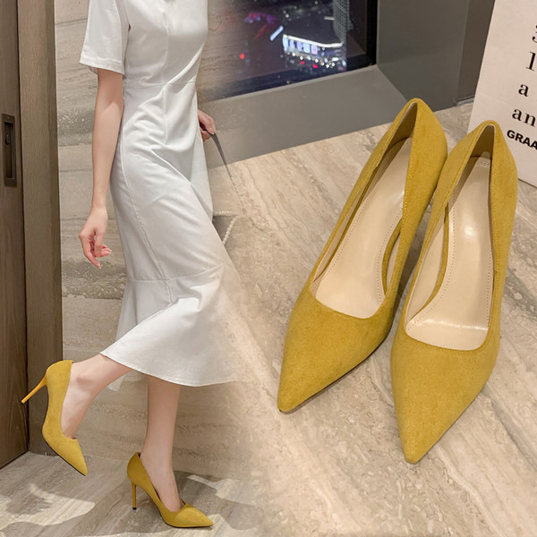 Μοντέρνα παπούτσια από οικολογικό σουέτ μυτερό μοντέλο με ψηλό τάκουνι