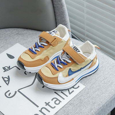 Elegantne dječje tenisice s vezicama i naljepnicama za djevojčice