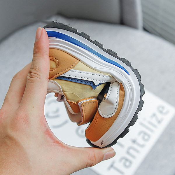 Elegantne dječje tenisice s vezicama i naljepnicama za djevojčice