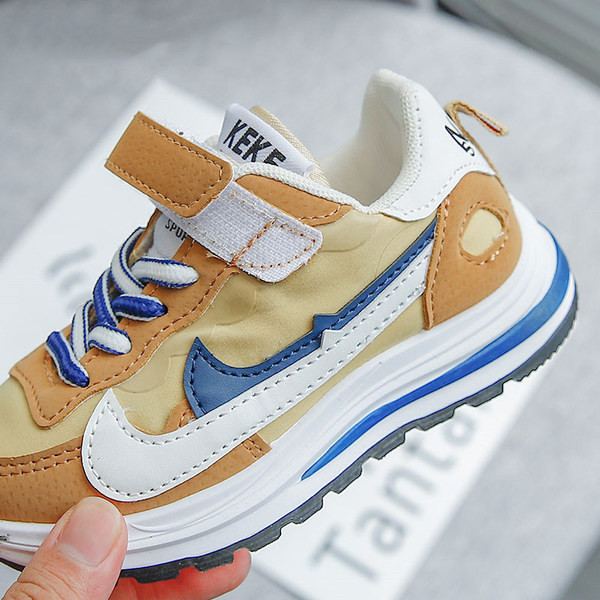 Elegantne dječje tenisice s vezicama i naljepnicama za djevojčice