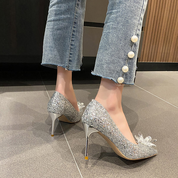 Γυναικεία παπούτσια με γυαλιστερά σωματίδια - μυτερό μοντέλο
