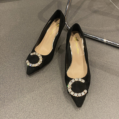 Γυναικεία οικολογικά σουέτ παπούτσια με μεταλλική αγκράφα