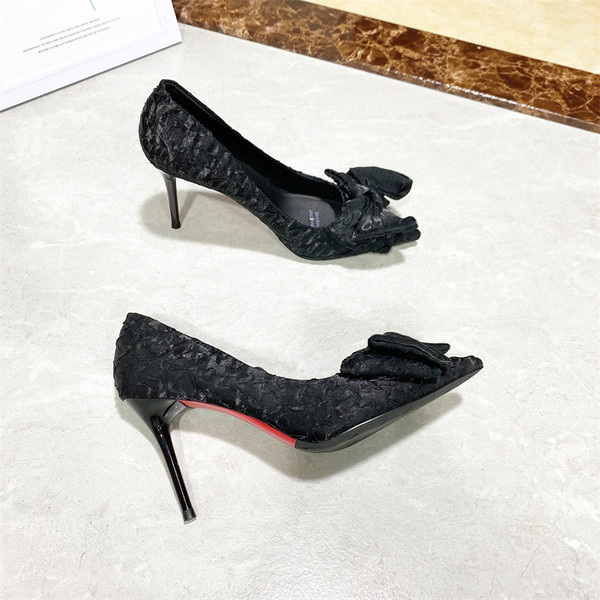 Ženske cipele s trakom i visokim petama u crnoj i bež boji