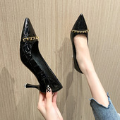 Model ascutit de pantofi de dama din piele ecologica cu lant metalic