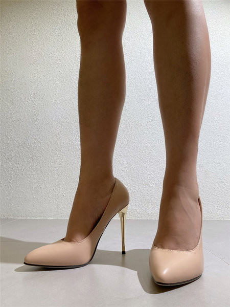 Γυναικεία μυτερά παπούτσια με ψηλό χρυσό τακούνι