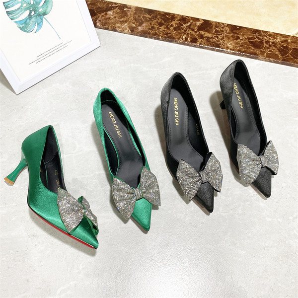 Γυναικεία σατέν παπούτσια με κορδέλα και λεπτό τακούνι