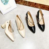 Γυναικεία έκο δερμάτινα παπούτσια με μεταλλική διακόσμηση και χοντρό τακούνι