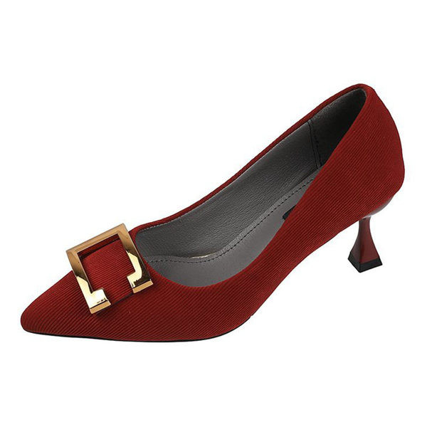 Γυναικεία μυτερά παπούτσια με αγκράφα και τακούνι 6,5 εκ