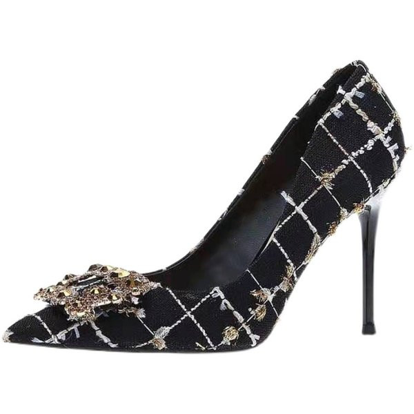 Μοντέρνα γυναικεία παπούτσια με αγκράφα και λεπτό τακούνι