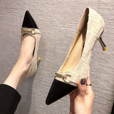 Pantofi de dama ascutiti cu decor metalic