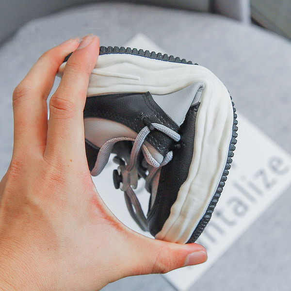 Μοντέρνα  παιδικά αθλητικά παπούτσια για αγόρια και κορίτσια με κορδόνια και επίπεδες σόλες