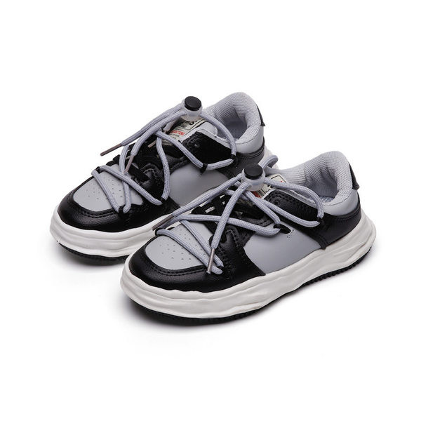 Μοντέρνα  παιδικά αθλητικά παπούτσια για αγόρια και κορίτσια με κορδόνια και επίπεδες σόλες