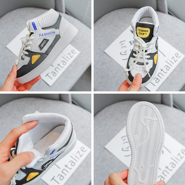 Μοντέρνα  παιδικά αθλητικά παπούτσια με επίπεδη σόλα και επιγραφή