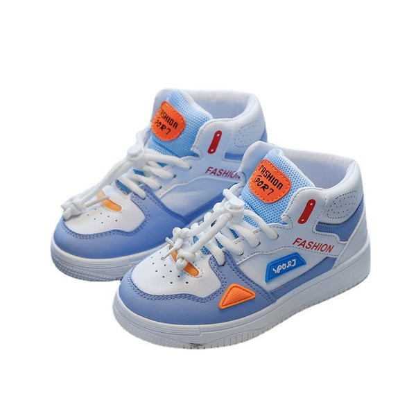 Μοντέρνα  παιδικά αθλητικά παπούτσια με επίπεδη σόλα και επιγραφή