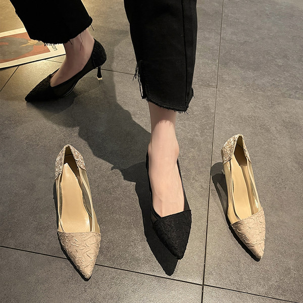 Μοντέρνα γυναικεία παπούτσια με μοντέλο τακουνιού 7 εκατοστά