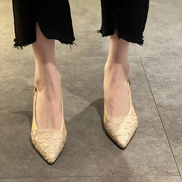 Μοντέρνα γυναικεία παπούτσια με μοντέλο τακουνιού 7 εκατοστά