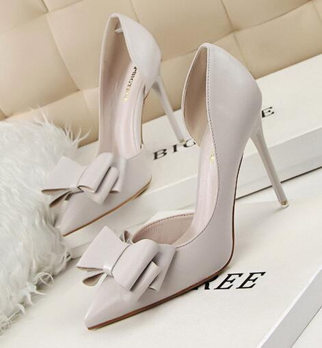 Γυναικεία σουέντ παπούτσια με κορδέλα και με ψηλό τακούνι  10,5 εκ