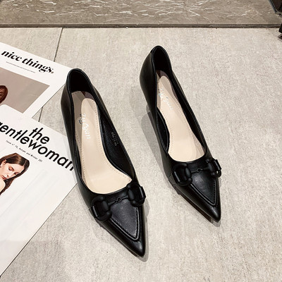 Γυναικεία παπούτσια με λεπτό τακούνι 7 εκατοστών μοντέλο