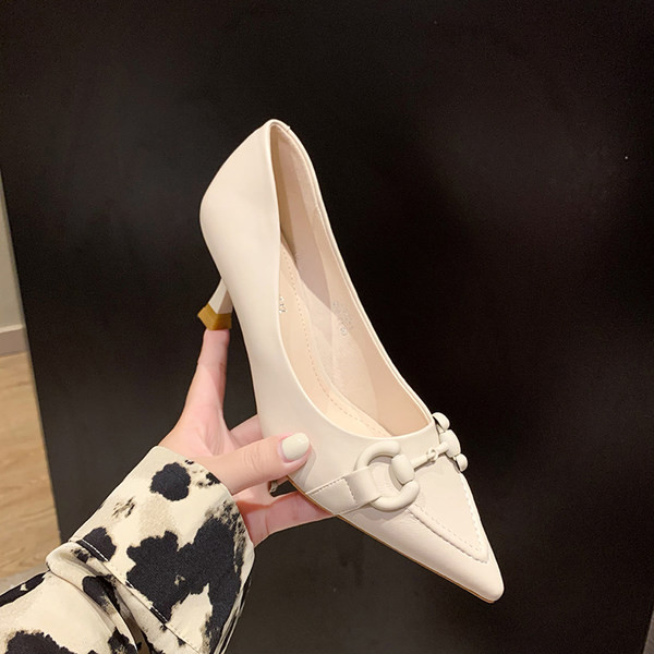 Γυναικεία παπούτσια με λεπτό τακούνι 7 εκατοστών μοντέλο