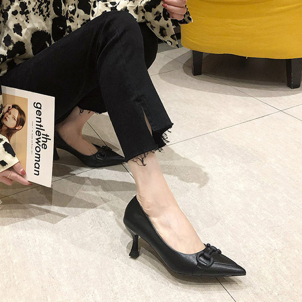 Γυναικεία παπούτσια με λεπτό τακούνι 7 εκατοστών μοντέλο