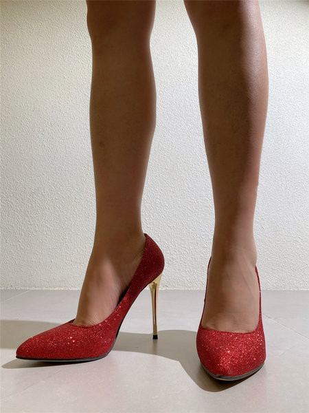 Κομψά γυναικεία παπούτσια με λαμπερό αποτέλεσμα και ψηλό χρυσό τακούνι