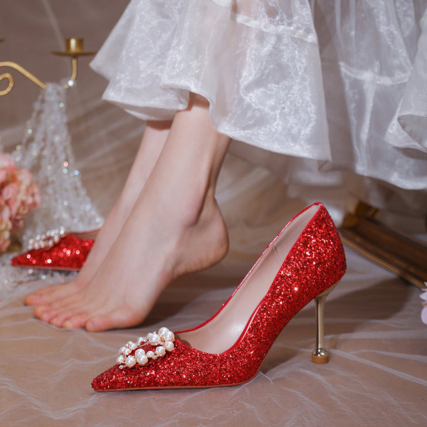 Γυαλιστερά γυναικεία παπούτσια με πέρλες και τακούνι 6,5 εκ