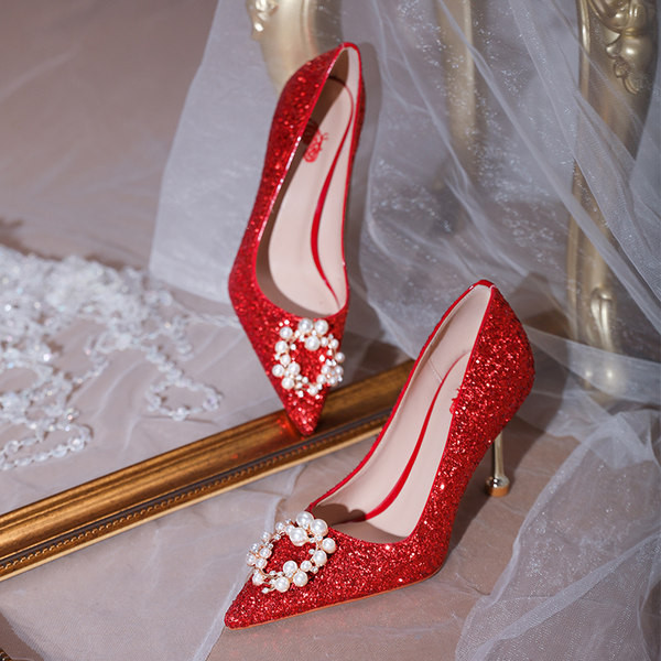 Γυαλιστερά γυναικεία παπούτσια με πέρλες και τακούνι 6,5 εκ
