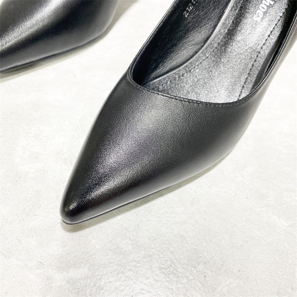 Μοντέρνα παπούτσια με τακούνια - μυτερό μοντέλο