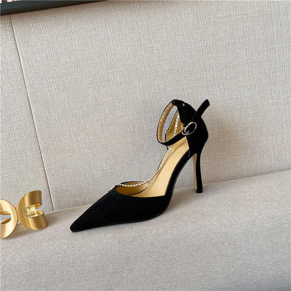 Γυναικεία μυτερά παπούτσια με μεταλλική αγκράφα ψηλό τακούνι 11 εκ. και διακοσμητικές πέτρες