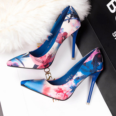 Νέο μοντέλο χρωματιστά μυτερά παπούτσια  με τακούνι ύψους 10 εκατοστών