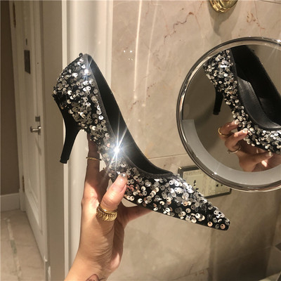 Γυναικεία μυτερά παπούτσια με ψηλή λεπτή γόβα 6 εκ. και παγιέτες