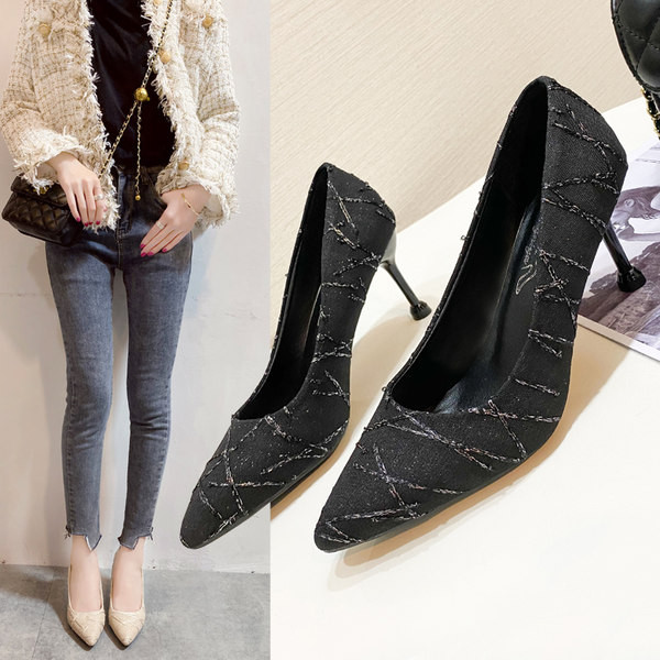 Μυτερό μοντέλο γυναικεία παπούτσια  με λεπτό τακούνι 7 εκ