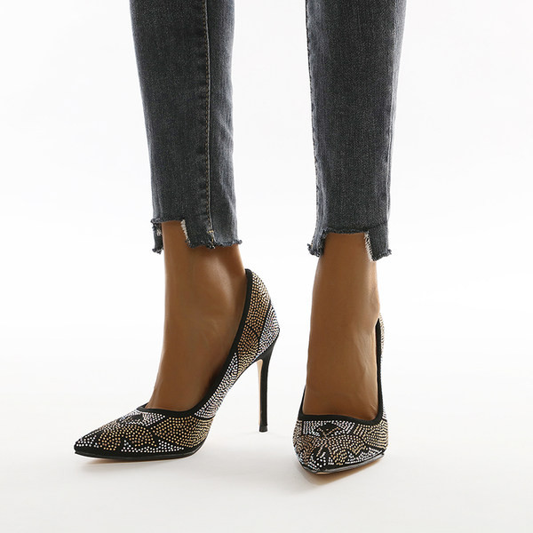 Elegantne ženske cipele s kamenčićima