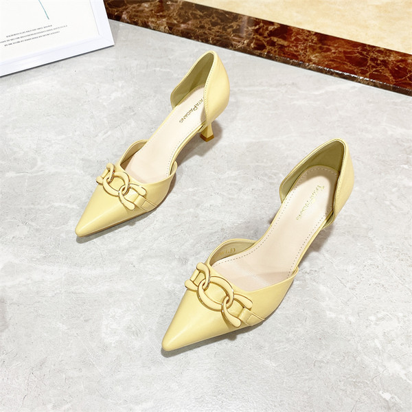 Ženske casual cipele s tankom petom i metalnim ukrasom