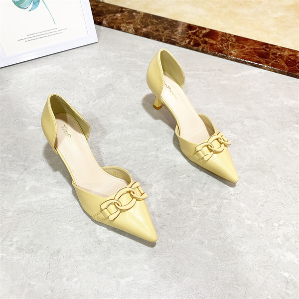 Ženske casual cipele s tankom petom i metalnim ukrasom