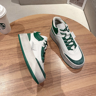 Γυναικεία αθλητικά παπούτσια από οικολογικό δέρμα με επίπεδη σόλα