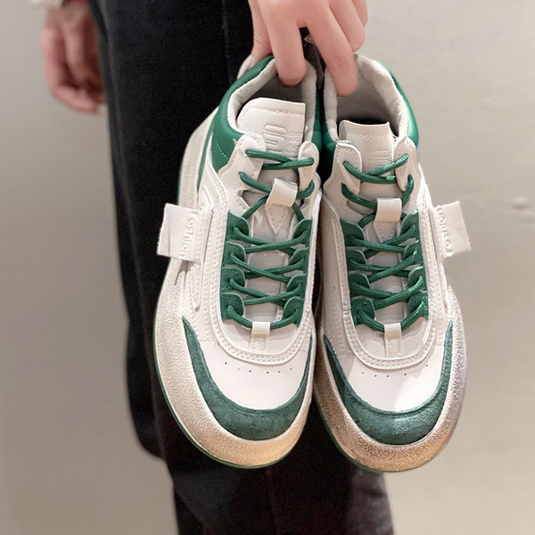 Γυναικεία αθλητικά παπούτσια από οικολογικό δέρμα με επίπεδη σόλα