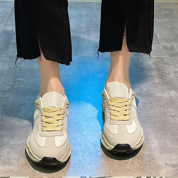 Γυναικεία αθλητικά παπούτσια από έκο σουέτ με επίπεδη σόλα