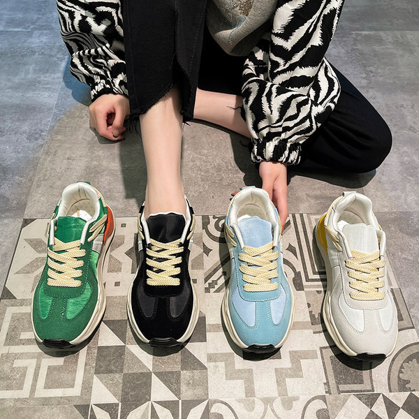 Γυναικεία αθλητικά παπούτσια από έκο σουέτ με επίπεδη σόλα