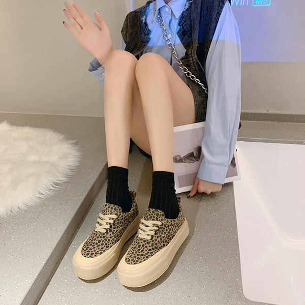 Adidași casual cu talpă plată - în două culori