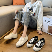 Γυναικεία sneakers με κορδόνια και κέντημα σε δύο χρώματα