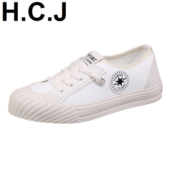 Γυναικεία sneakers με κορδόνια και κέντημα σε δύο χρώματα